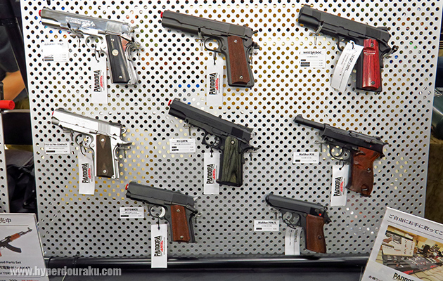 ハンドガン用の木製グリップ