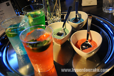 綺麗な色のカクテル