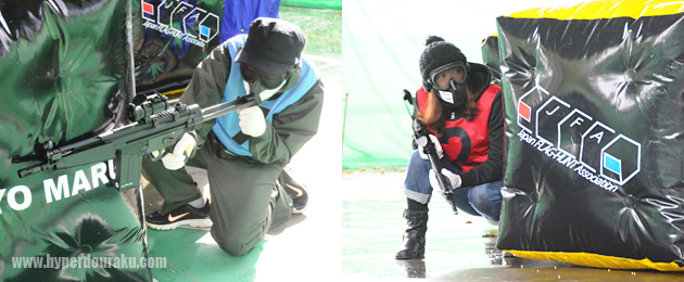 身を隠して敵を伺う