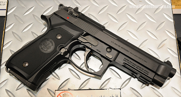 右側面のレール上部