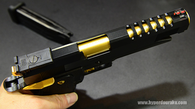 後加工されたスライド上部のポート加工