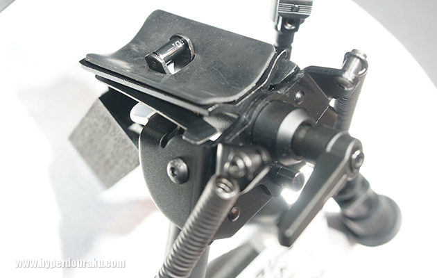 スイベルスタッド