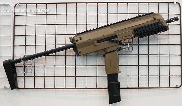 カラーはブラックとタンカラーの2種