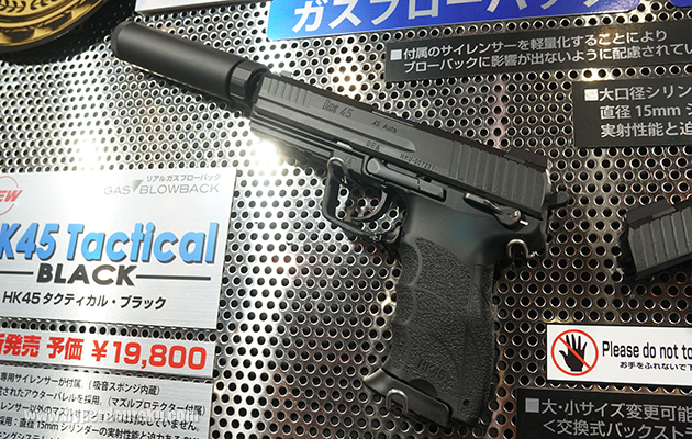 タンカラーモデルと同じ