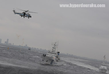 みみずくが発炎筒