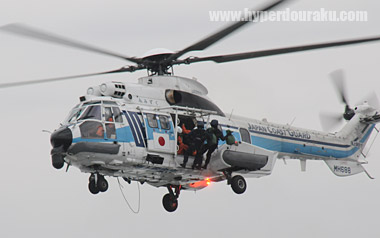 SST隊員が降下の準備