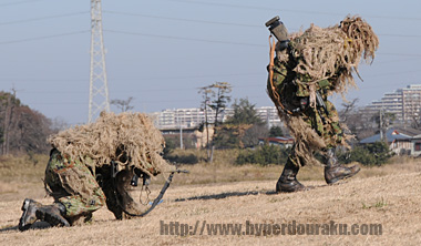 稜線を超えてさらに前進