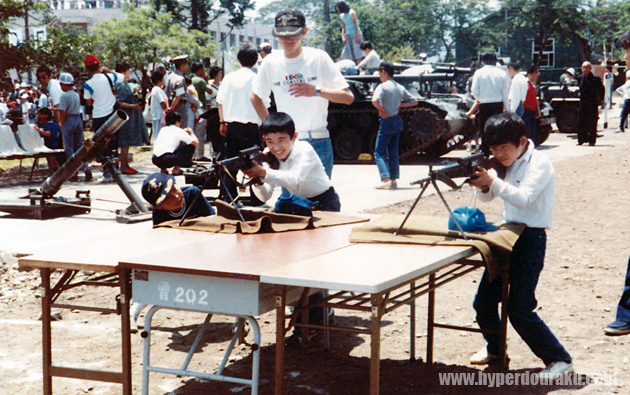 64式小銃に交戦訓練用発射機