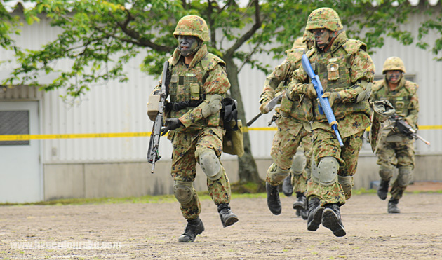 M16A2アサルトライフルの模擬銃