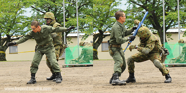 反転してもみ合いに