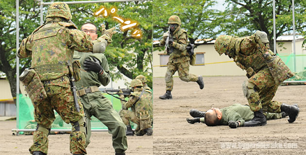 隊員が敵を狙撃