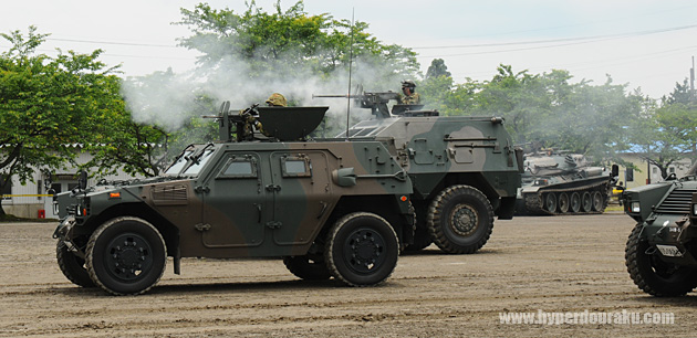 軽装甲機動車や82式指揮通信車