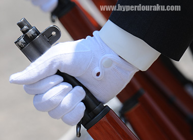 M1ガーランドと白手袋