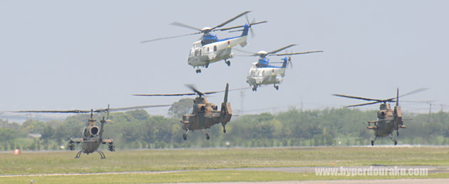 飛び立つヘリコプター