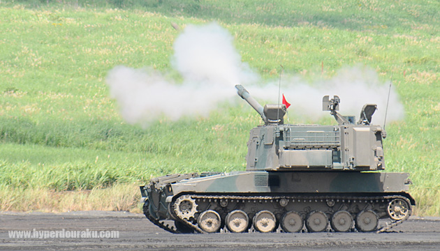 99式自走155mmりゅう弾砲の射撃