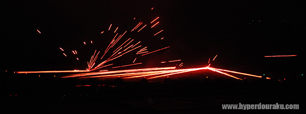 曳航弾がまるでレーザービームのよう