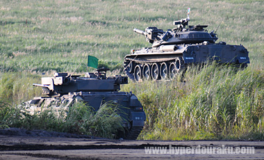 74式戦車と89式戦闘装甲車のツーショット