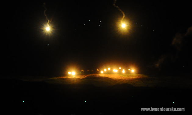 照明弾で照らしたところへ