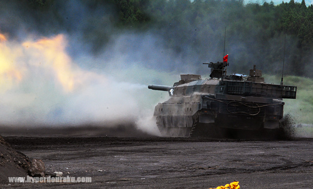 やや砲身を下げてすかさず方向を転換