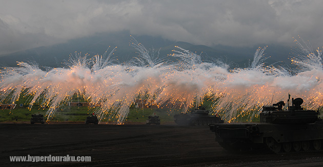 煙幕が鮮やかに炸裂