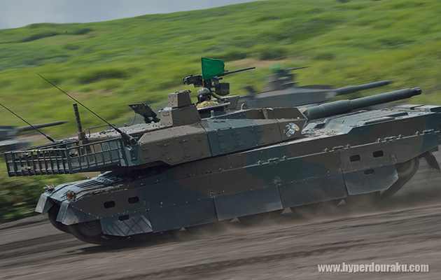 退去する10式戦車