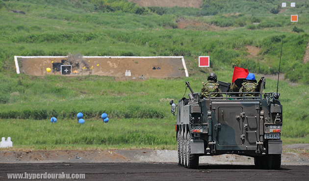 96式装輪装甲車 96式40mm自動てき弾銃