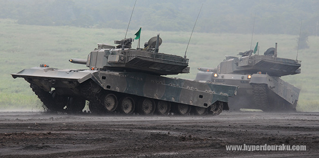 巨体を機敏に動かす90式戦車