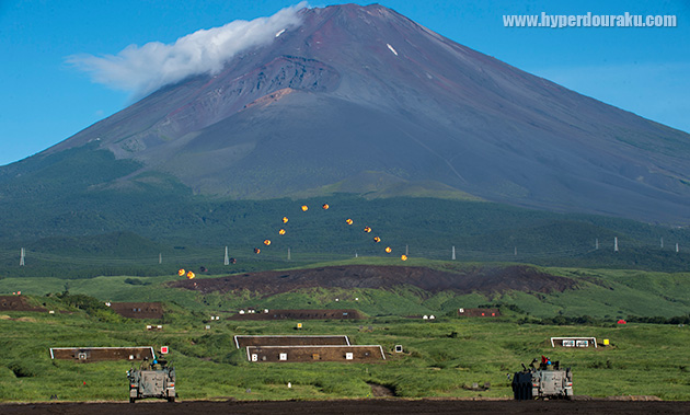 富士山を描く同時弾着を披露