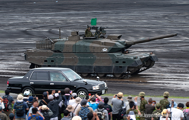 クラウンと並走