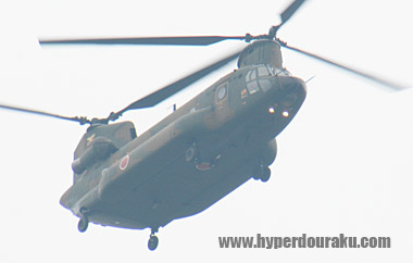 CH-47JAチヌーク輸送ヘリコプター