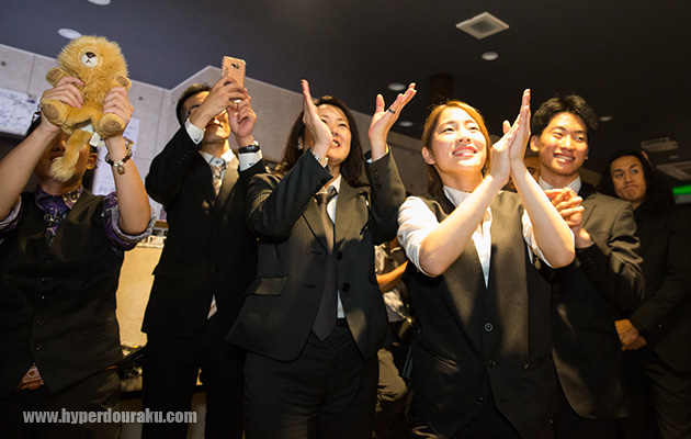 突然のヒーローショーに会場は拍手喝采