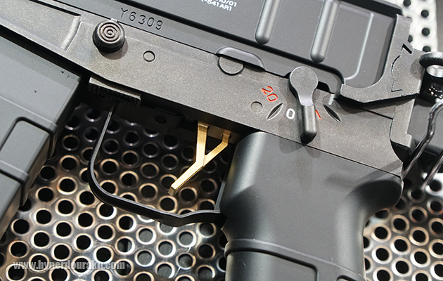 トリガーはゴールドカラー