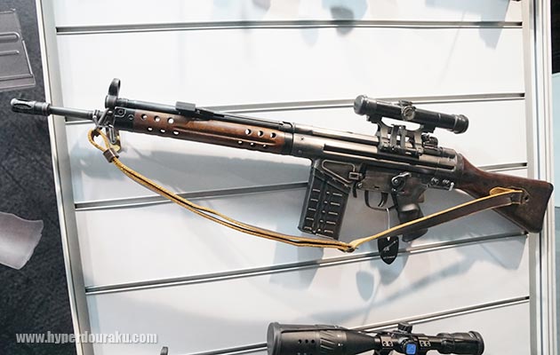 木製ハンドガードとストック