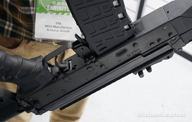 スチールプレス製のレシーバー