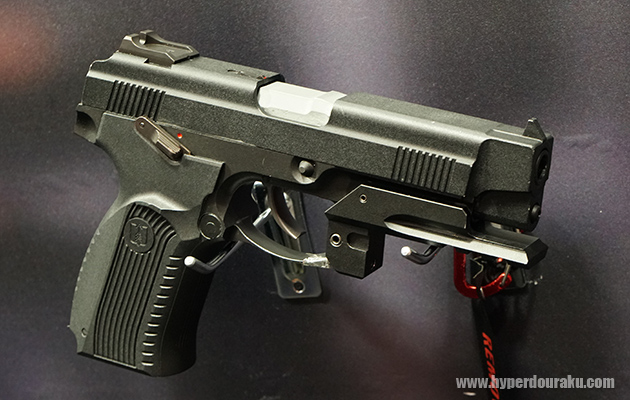 スライド、フレーム共に金属製