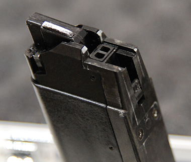 マガジンリップ付近