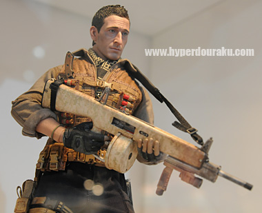 エイドリアン・ブロディ演じるロイス