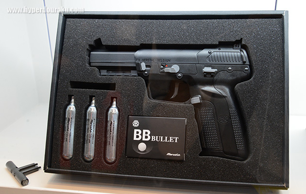 パッケージには3本のCO2ボンベが付属