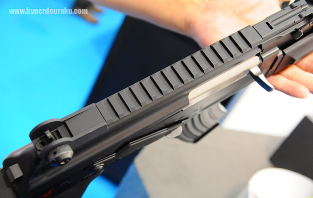 樹脂製のマウントレール