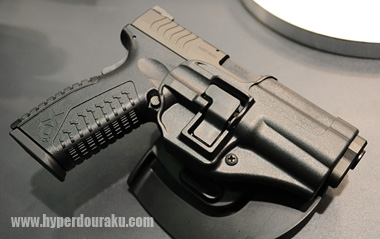 ブラックホークのCQCシェルパホルスターにもさっくりと入る