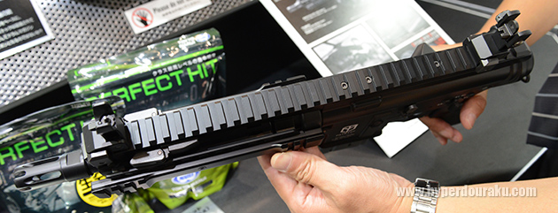 トップレールは樹脂製