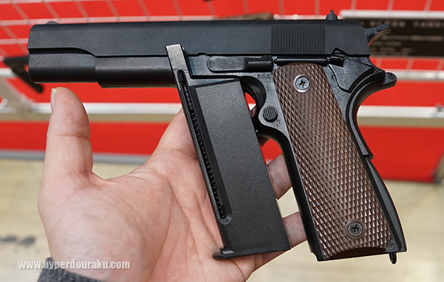 マガジンはフルサイズ