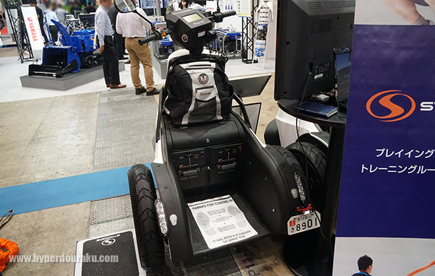 背面に立って乗る