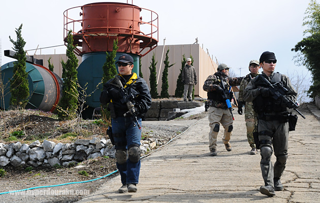 石油採掘所に視察に訪れる商社の社長を護衛するミッション