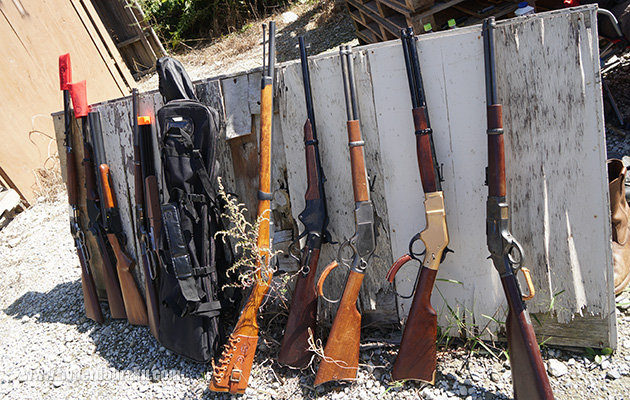 ライフルやショットガンがズラリ