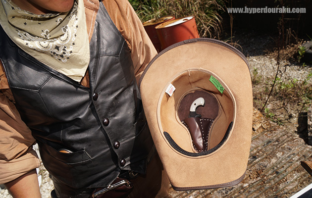 ハットの中にデリンジャー