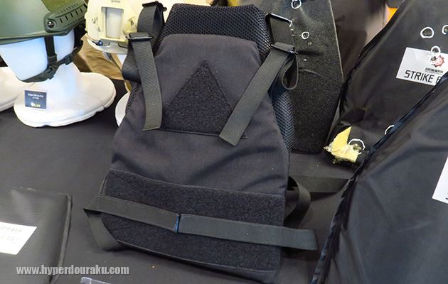 デルタアーマーに挿入