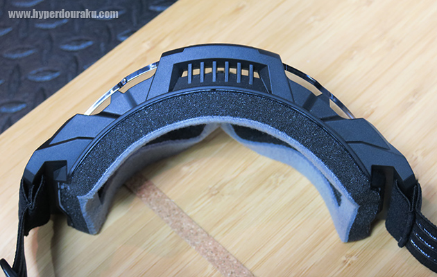 レンズ厚は中央部で最大3mm