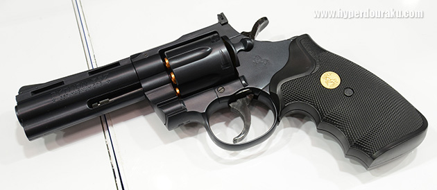 パイソンのブラックモデル