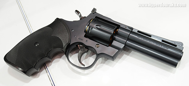 ブルーメタリック塗装仕上げ